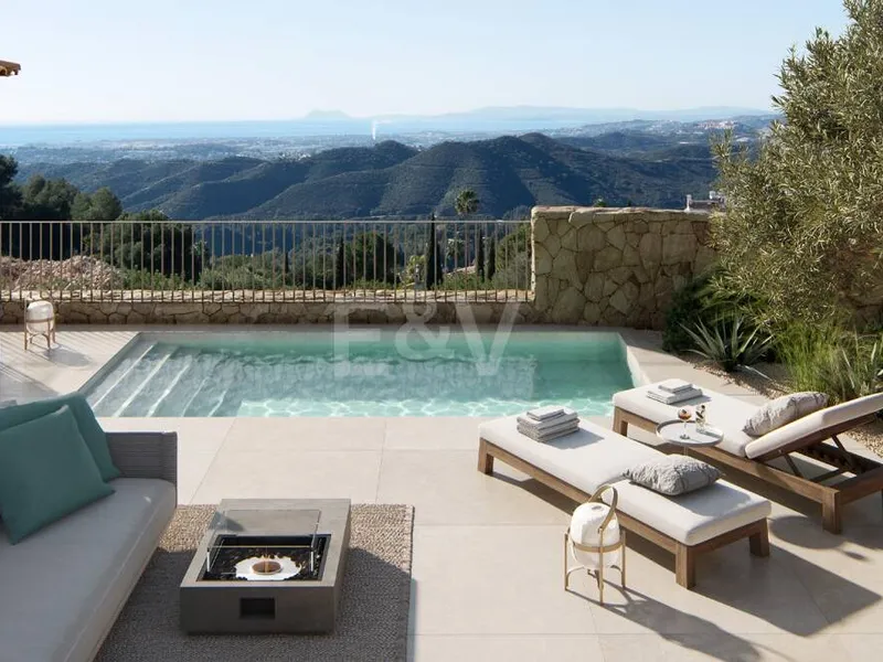 Beautifully Modernized Semi-Detached Villa in Gated Community