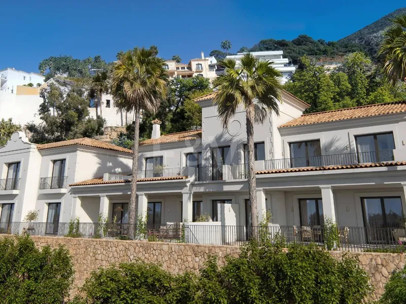 Beautifully Modernized Semi-Detached Villa in Gated Community