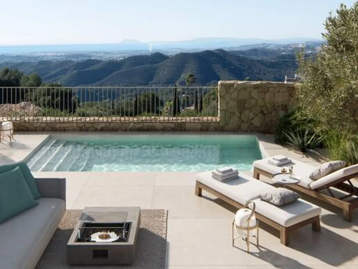 Beautifully Modernized Semi-Detached Villa in Gated Community