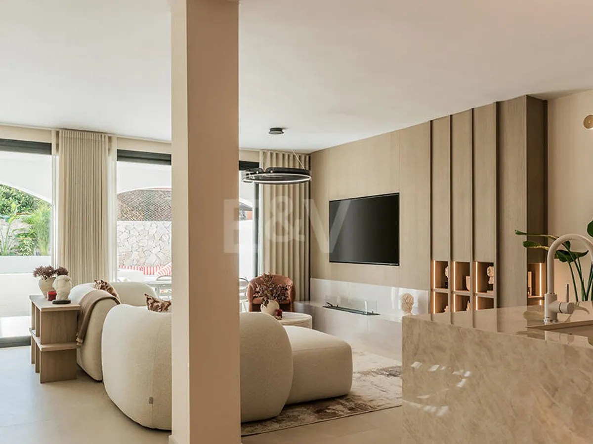 Ibicenco-Style Beachside Townhouse with Private Heated Pool and Indoor-Outdoor Living