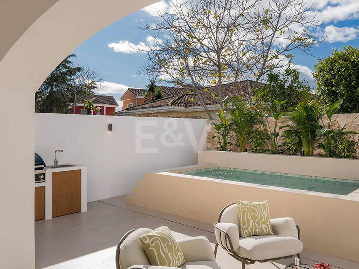 Ibicenco-Style Beachside Townhouse with Private Heated Pool and Indoor-Outdoor Living