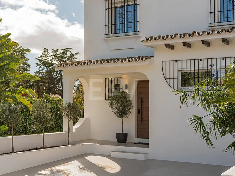 Ibicenco-Style Beachside Townhouse with Private Heated Pool and Indoor-Outdoor Living