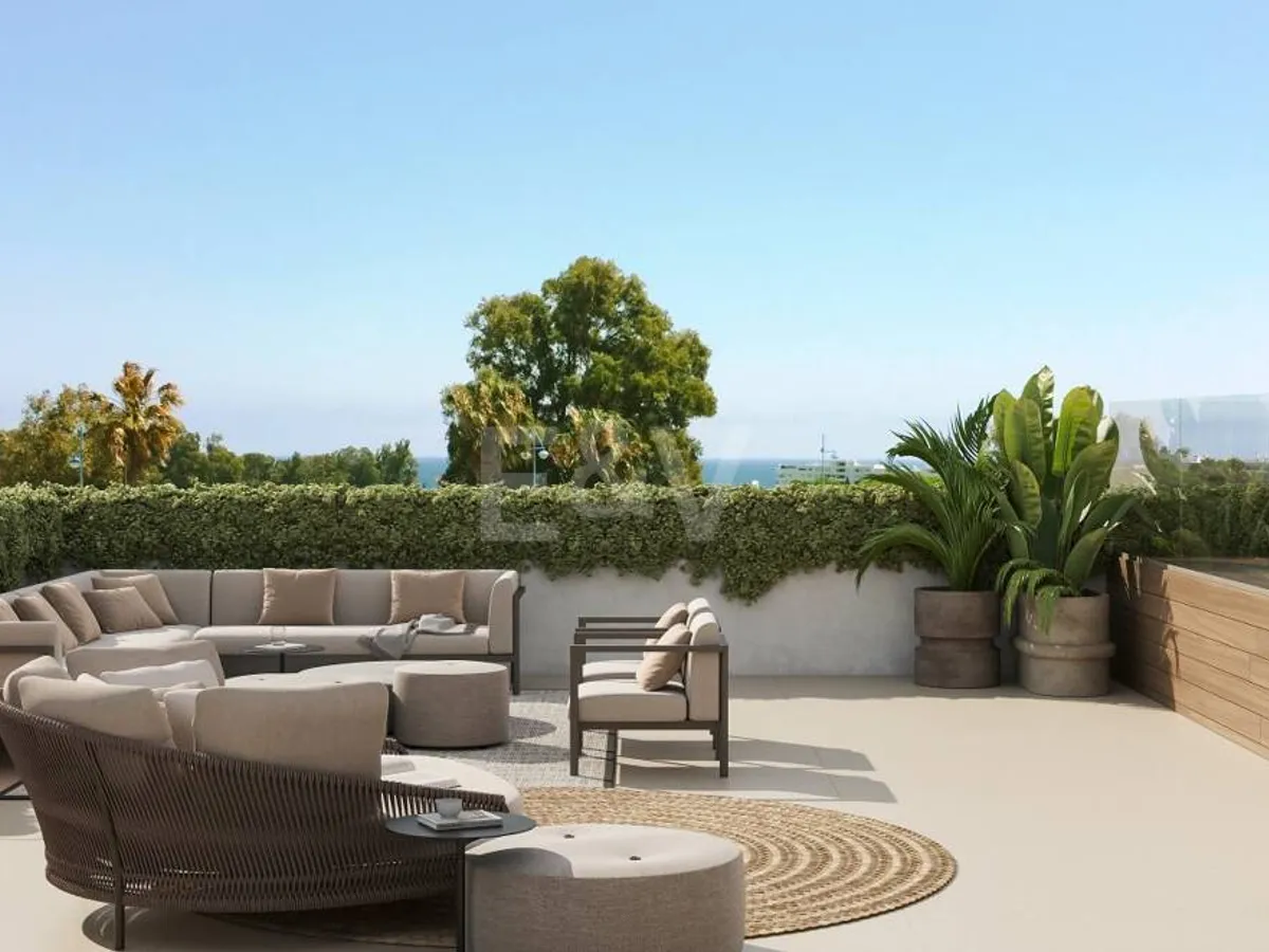 Contemporary Penthouse with Private Rooftop and Jacuzzi in San Pedro Playa