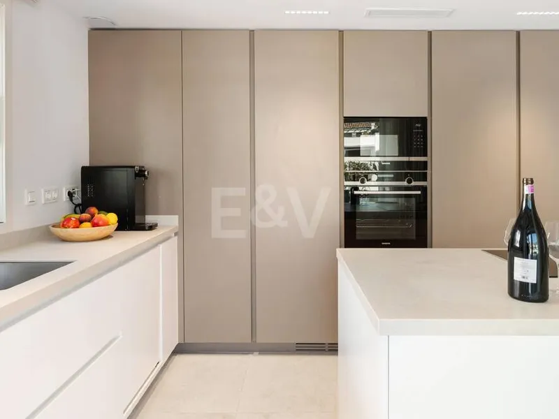 Stunning Duplex Penthouse on Marbella's Golden Mile