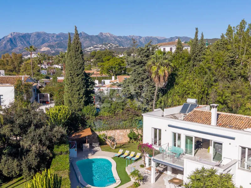 Contemporary Family Villa with Mediterranean Lifestyle