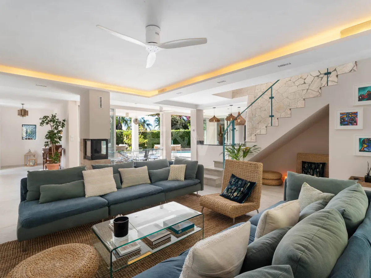 Contemporary Family Villa with Mediterranean Lifestyle