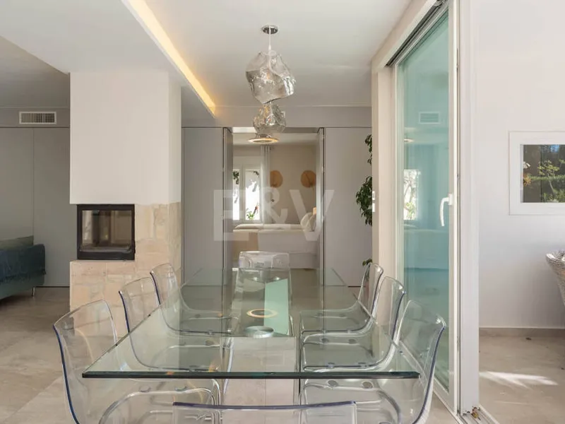 Contemporary Family Villa with Mediterranean Lifestyle