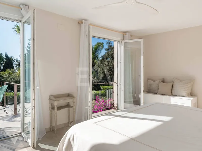 Contemporary Family Villa with Mediterranean Lifestyle