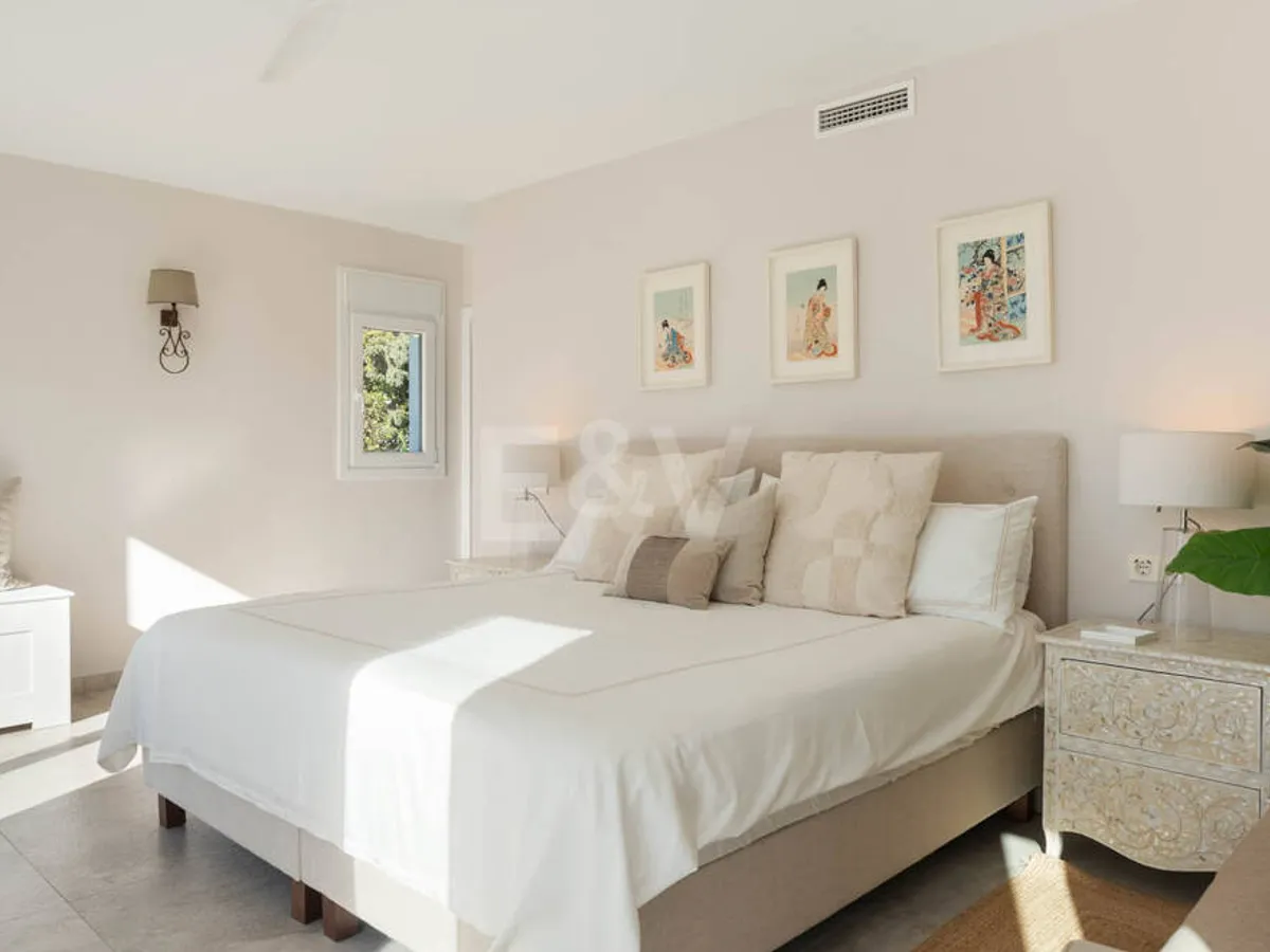 Contemporary Family Villa with Mediterranean Lifestyle