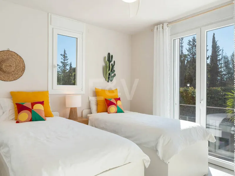 Contemporary Family Villa with Mediterranean Lifestyle