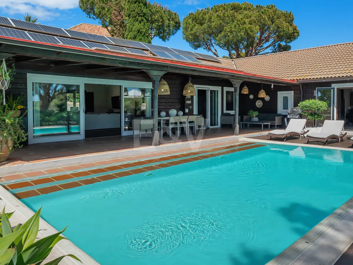 Private Solar-Powered Wooden Villa in Elviria — Flat Garden, Pool & Office Suite