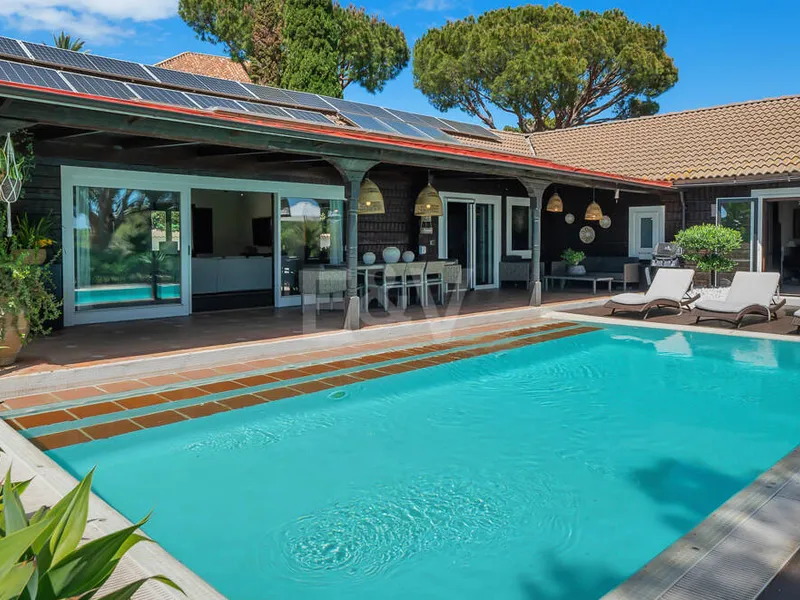 Private Solar-Powered Wooden Villa in Elviria — Flat Garden, Pool & Office Suite