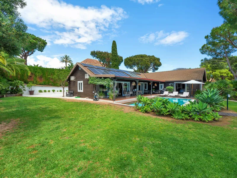 Private Solar-Powered Wooden Villa in Elviria — Flat Garden, Pool & Office Suite