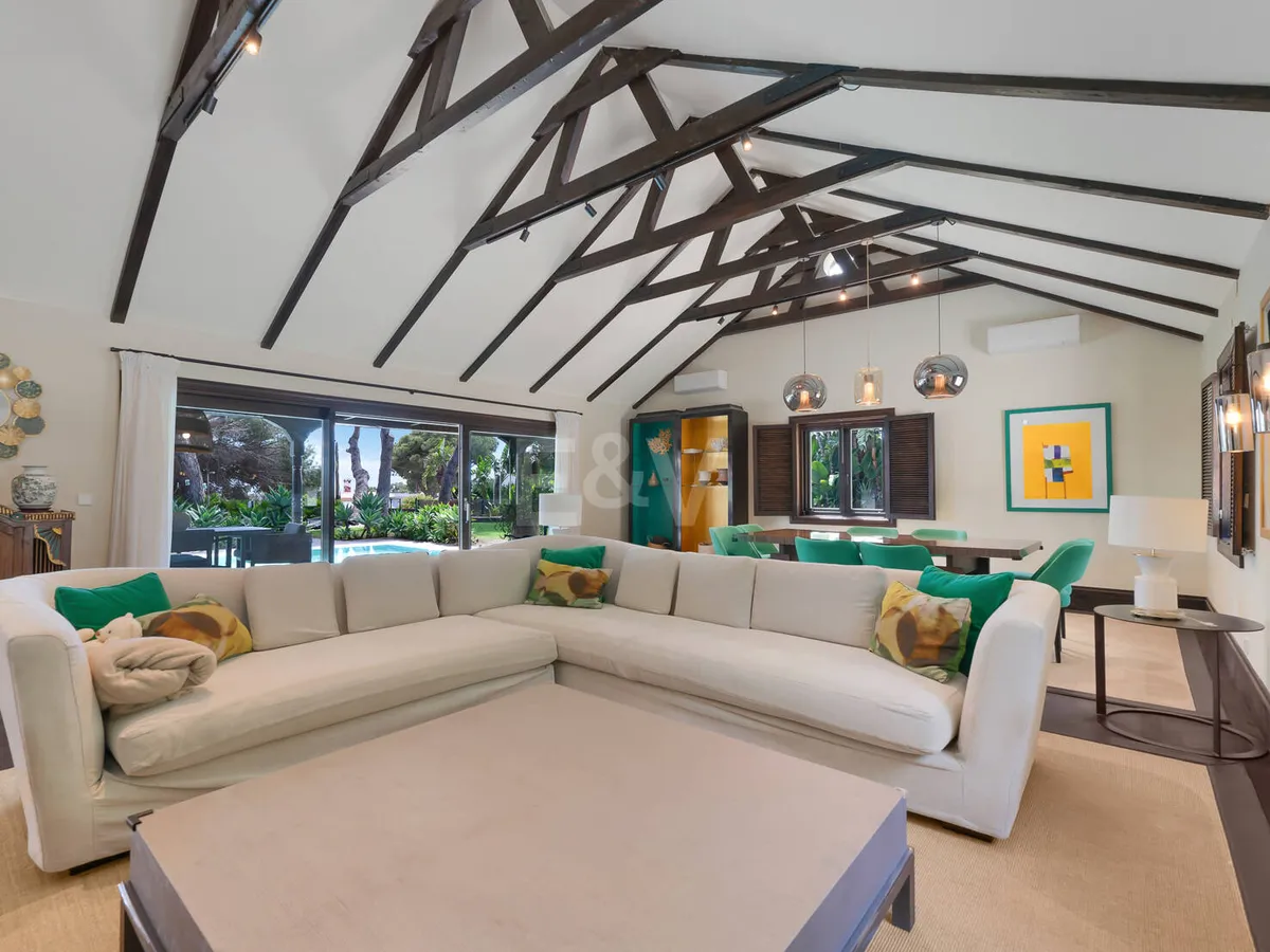 Private Solar-Powered Wooden Villa in Elviria — Flat Garden, Pool & Office Suite