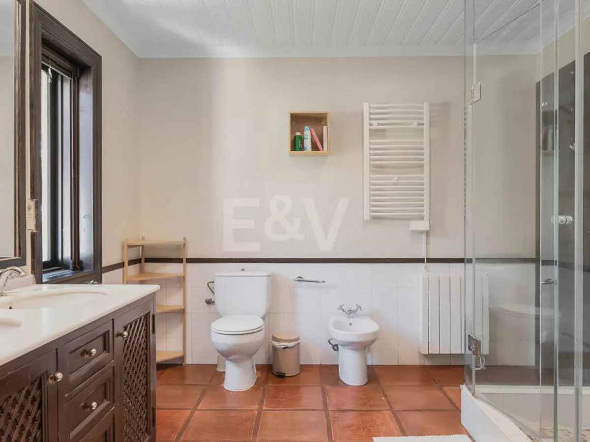 Private Solar-Powered Wooden Villa in Elviria — Flat Garden, Pool & Office Suite