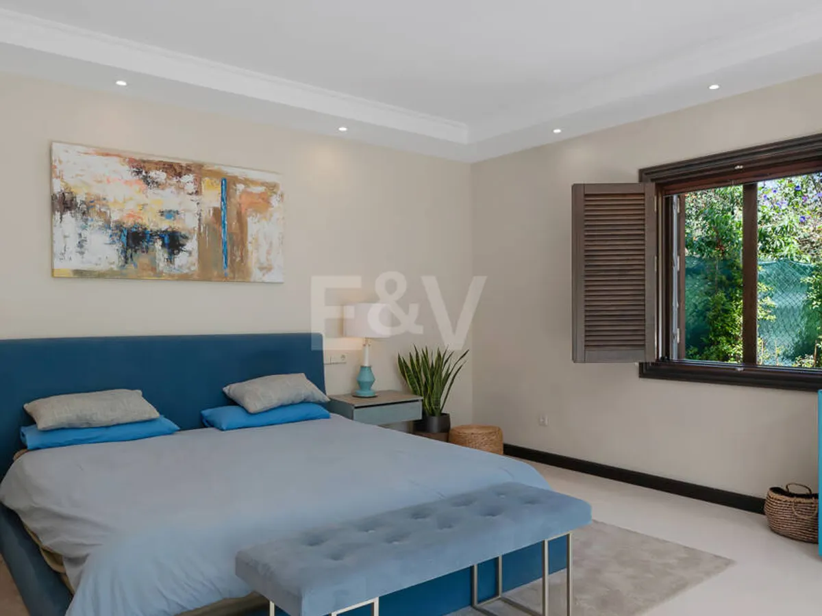 Private Solar-Powered Wooden Villa in Elviria — Flat Garden, Pool & Office Suite