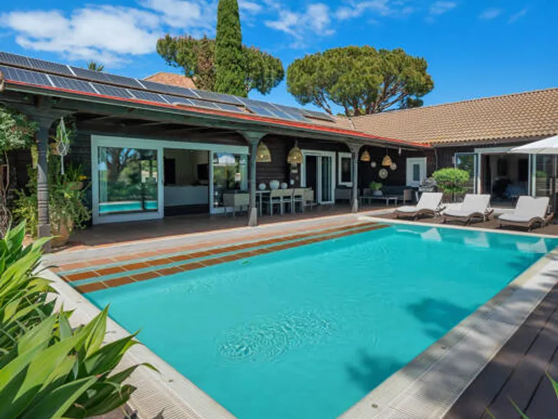 Private Solar-Powered Wooden Villa in Elviria — Flat Garden, Pool & Office Suite