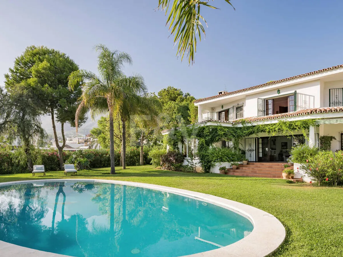 Andalusian-Style Villa on a Generous Plot Near Marbella Centre