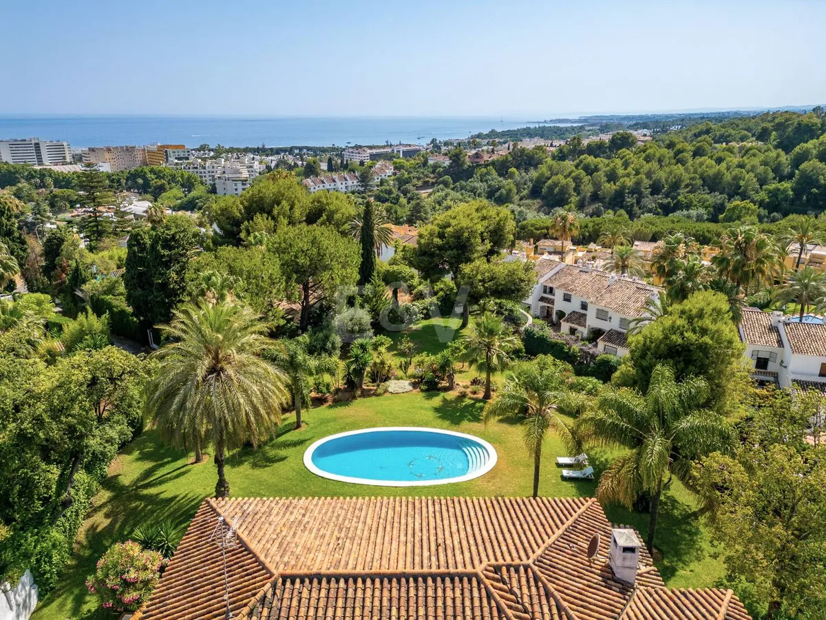 Andalusian-Style Villa on a Generous Plot Near Marbella Centre