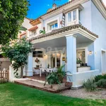 Corner Townhouse with Garden and Independent apartment 1