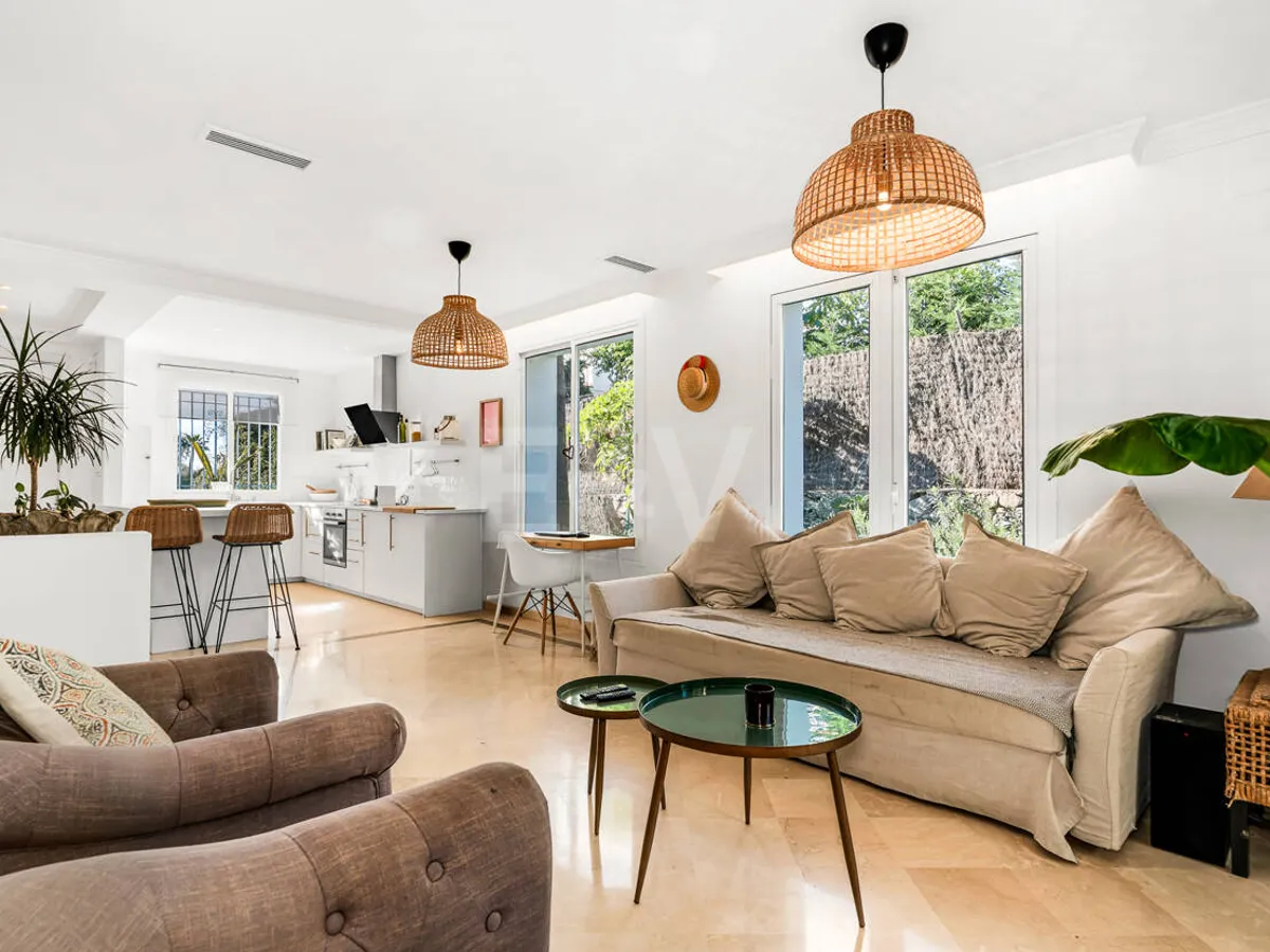 Corner Townhouse with Garden and Independent apartment