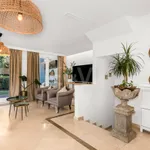 Corner Townhouse with Garden and Independent apartment 4