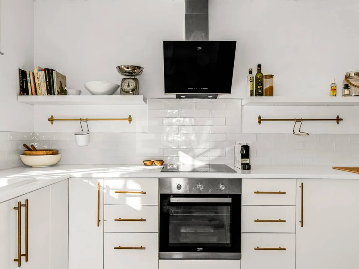 Corner Townhouse with Garden and Independent apartment