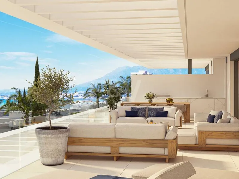 Southeast-Facing Apartment in Luxury Resort Community