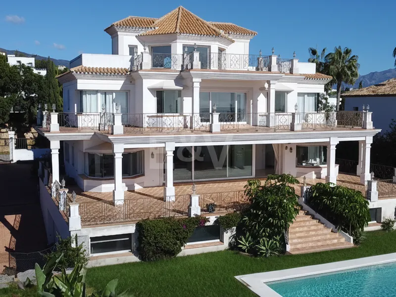 Exclusive Villa in Los Flamingos Golf with Classic Design and Resort-Style Amenities