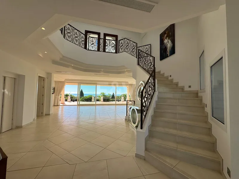 Exclusive Villa in Los Flamingos Golf with Classic Design and Resort-Style Amenities