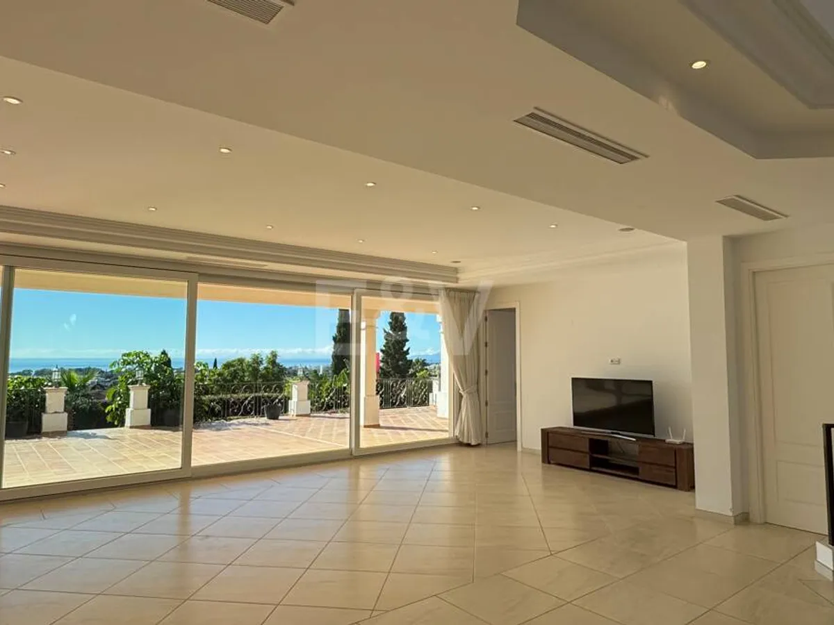 Exclusive Villa in Los Flamingos Golf with Classic Design and Resort-Style Amenities