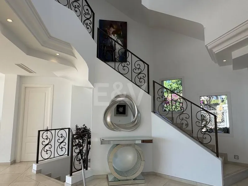 Exclusive Villa in Los Flamingos Golf with Classic Design and Resort-Style Amenities