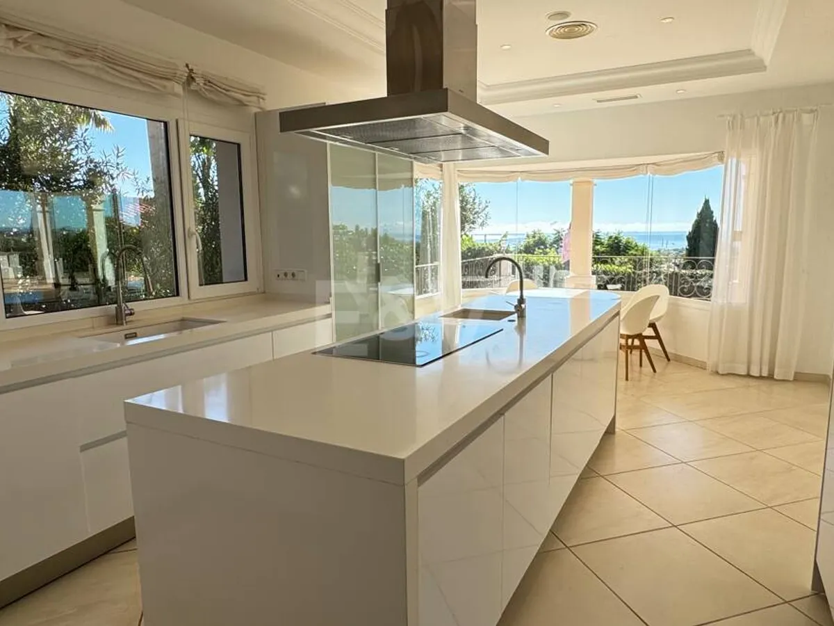 Exclusive Villa in Los Flamingos Golf with Classic Design and Resort-Style Amenities