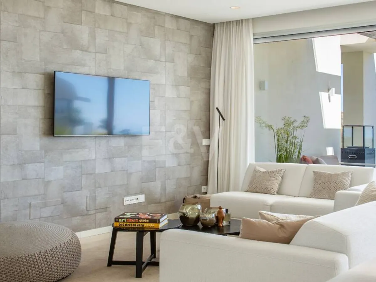 Contemporary Apartment with Panoramic Sea and Mountain Views