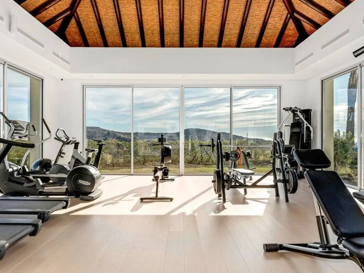 Contemporary Apartment with Panoramic Sea and Mountain Views