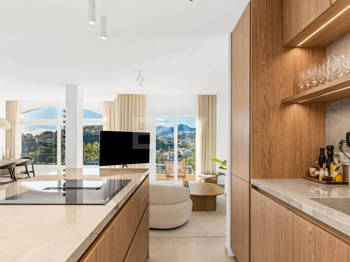 Elegant townhouse with panoramic views in gated community