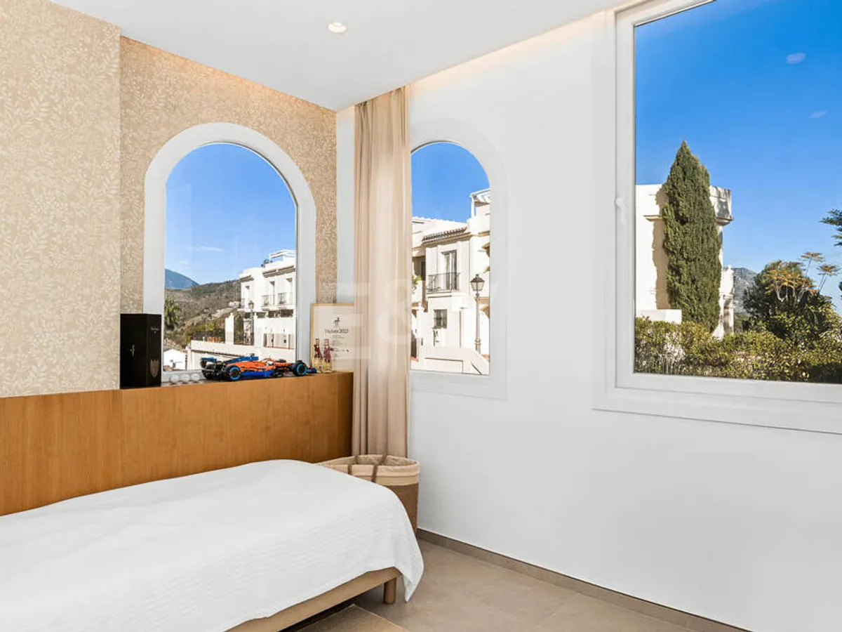 Elegant townhouse with panoramic views in gated community