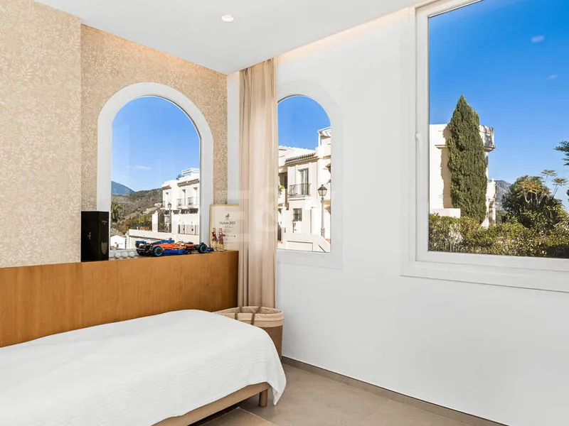 Elegant townhouse with panoramic views in gated community