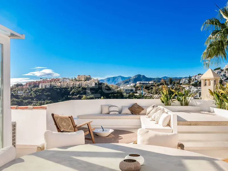 Elegant townhouse with panoramic views in gated community