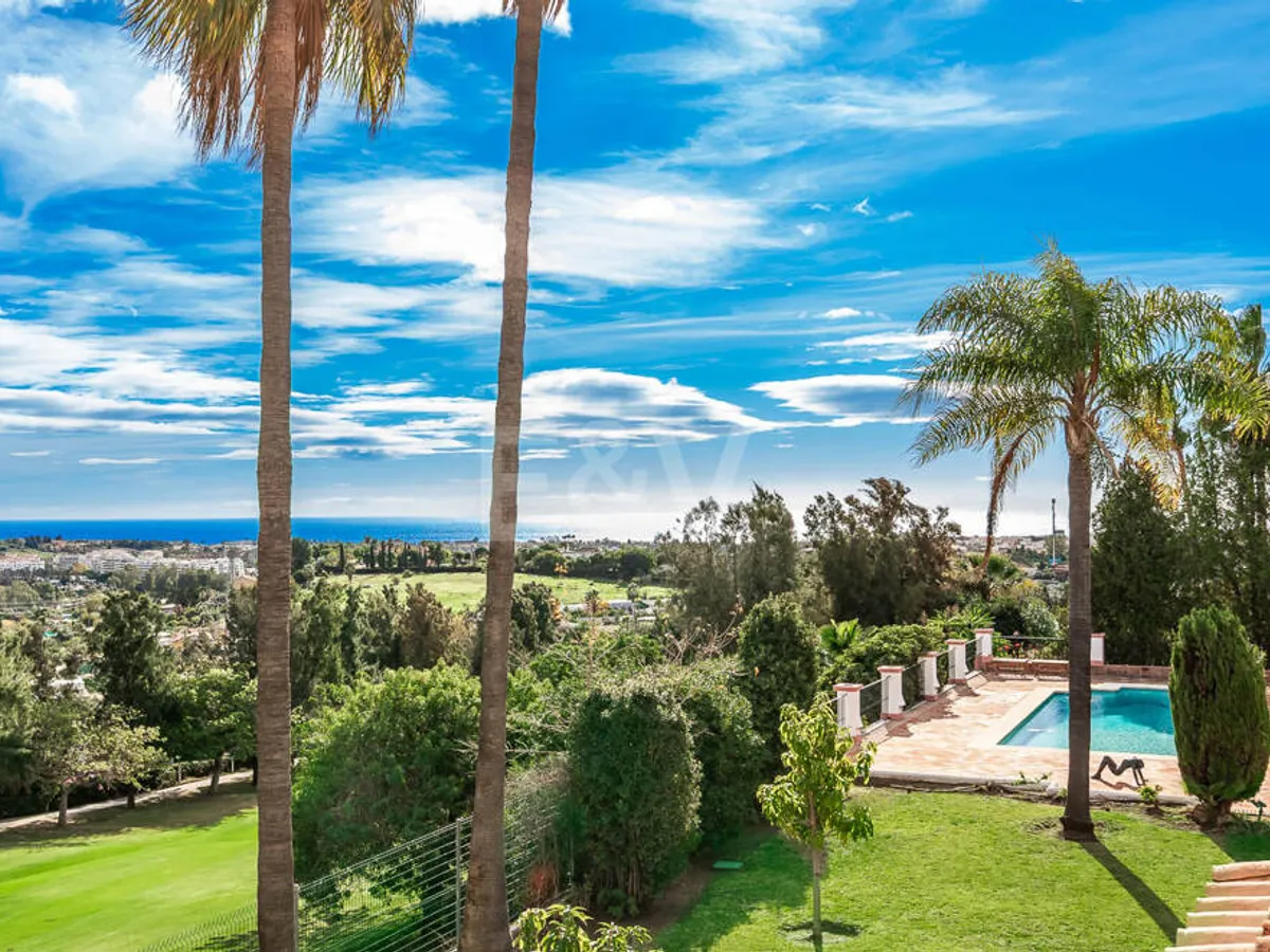 Elegant Semi-Detached Villa in La Quinta, Near Marbella and Top Golf Courses