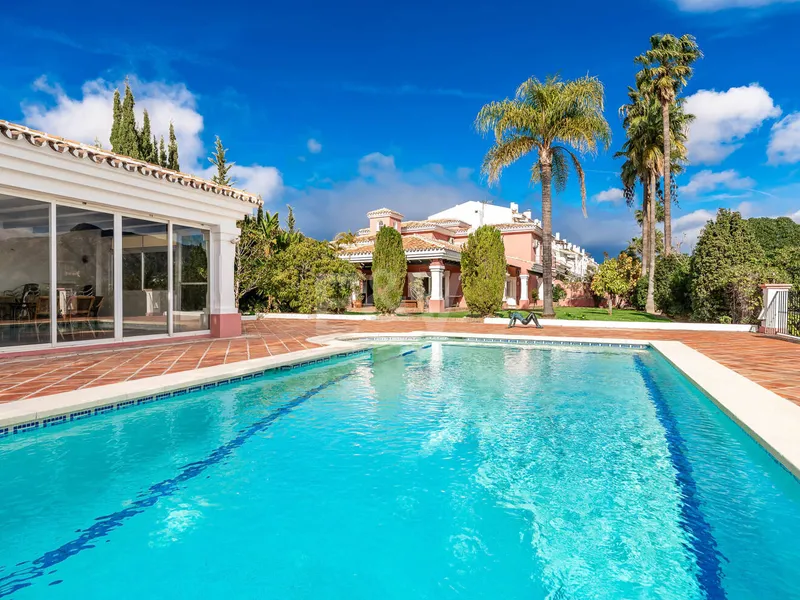 Elegant Semi-Detached Villa in La Quinta, Near Marbella and Top Golf Courses