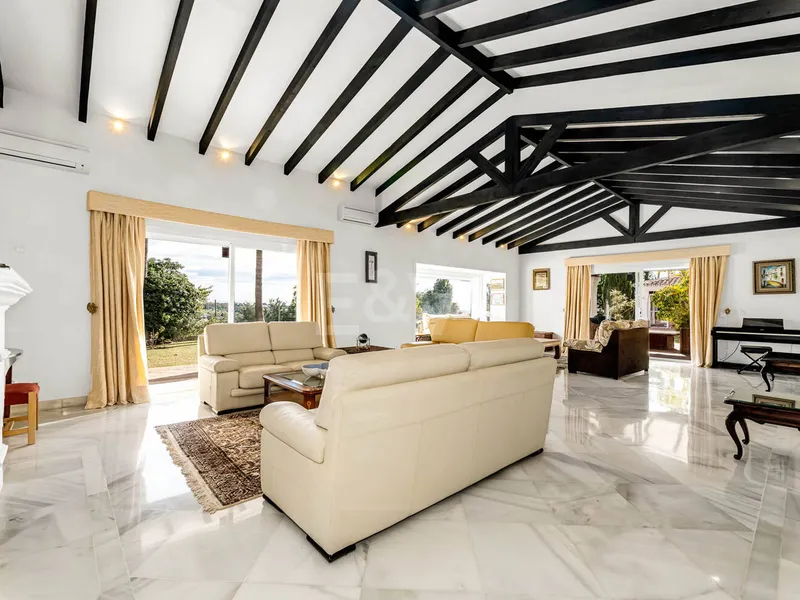 Elegant Semi-Detached Villa in La Quinta, Near Marbella and Top Golf Courses