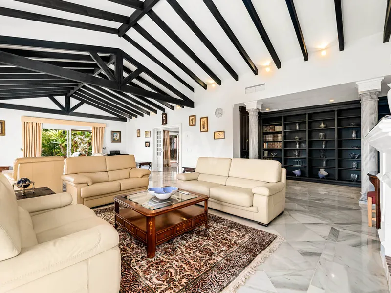 Elegant Semi-Detached Villa in La Quinta, Near Marbella and Top Golf Courses