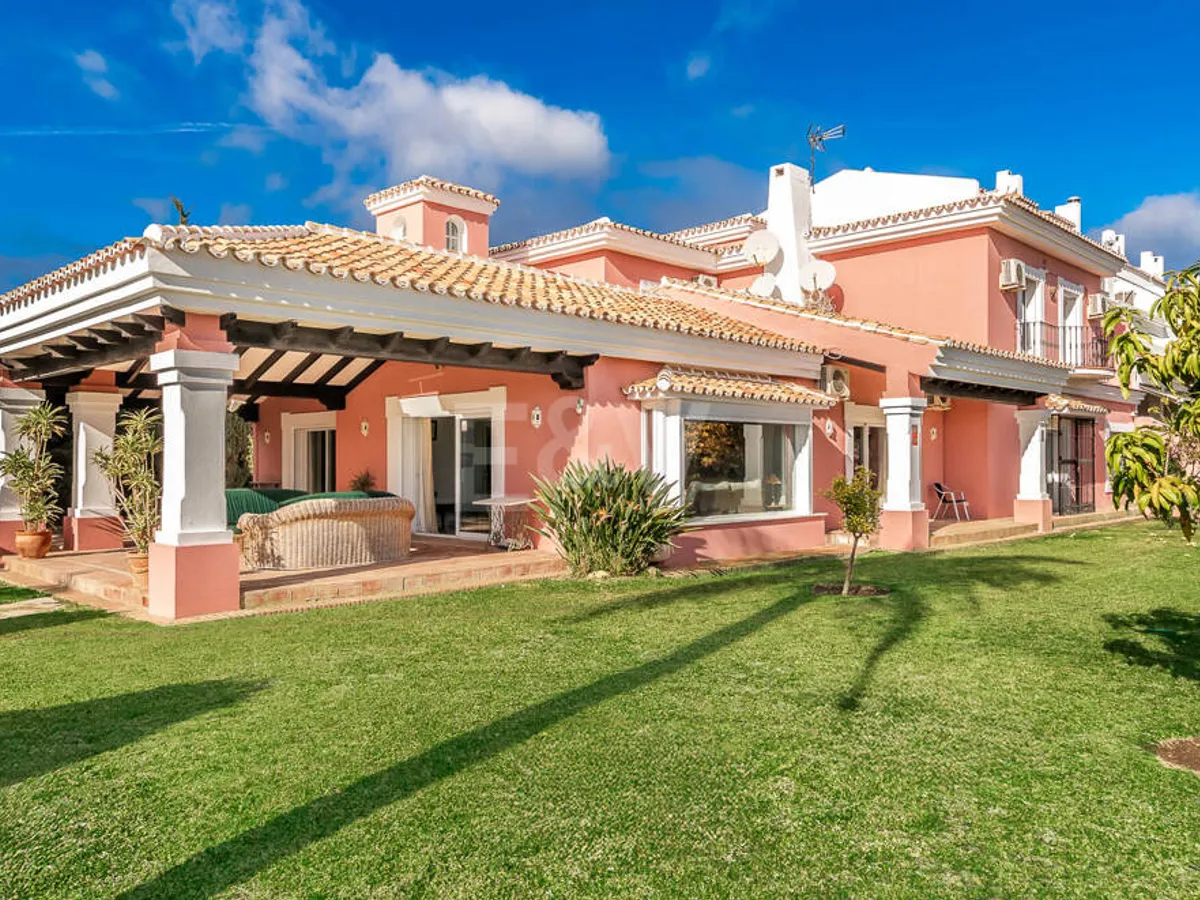 Elegant Semi-Detached Villa in La Quinta, Near Marbella and Top Golf Courses