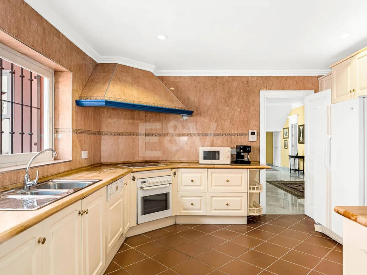 Elegant Semi-Detached Villa in La Quinta, Near Marbella and Top Golf Courses