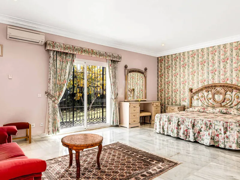 Elegant Semi-Detached Villa in La Quinta, Near Marbella and Top Golf Courses