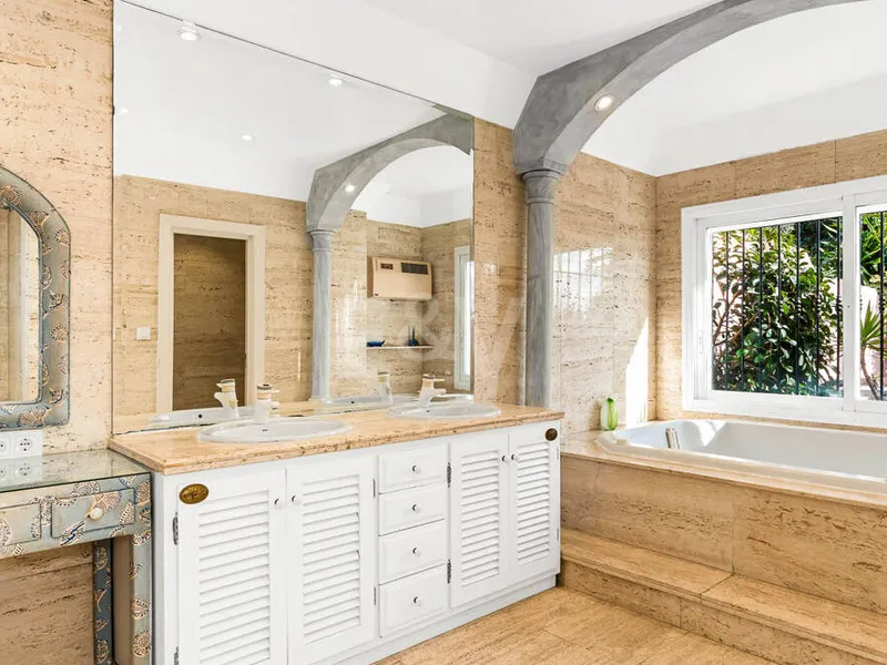 Elegant Semi-Detached Villa in La Quinta, Near Marbella and Top Golf Courses