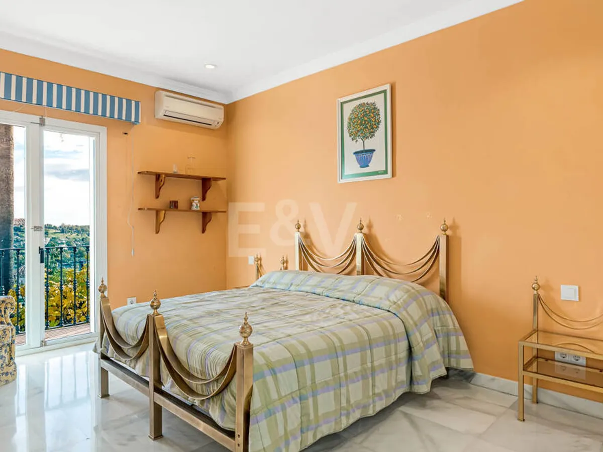 Elegant Semi-Detached Villa in La Quinta, Near Marbella and Top Golf Courses