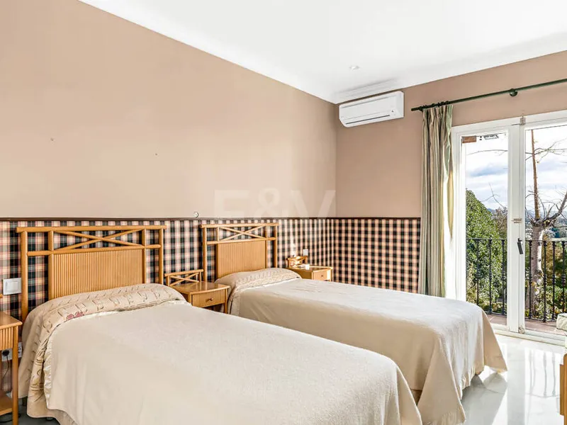 Elegant Semi-Detached Villa in La Quinta, Near Marbella and Top Golf Courses