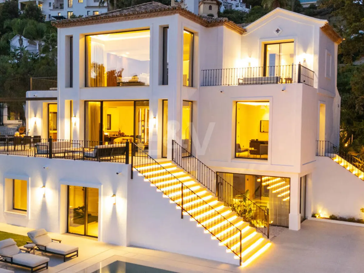 Frontline Golf Luxury with Panoramic Sea, Lake & Mountain Views in Los Arqueros